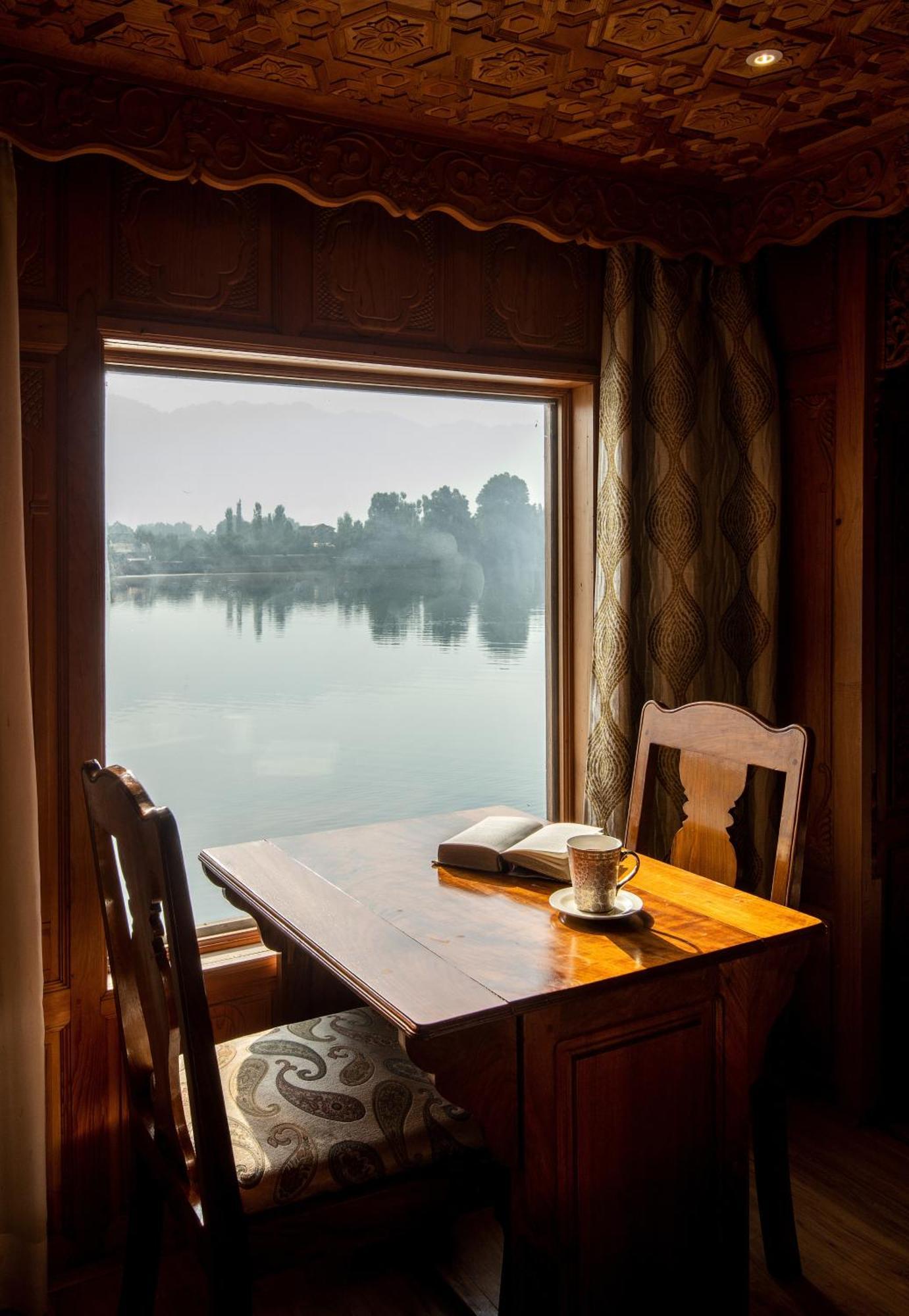 Hotel Mascot Houseboats Srīnagar Exterior foto