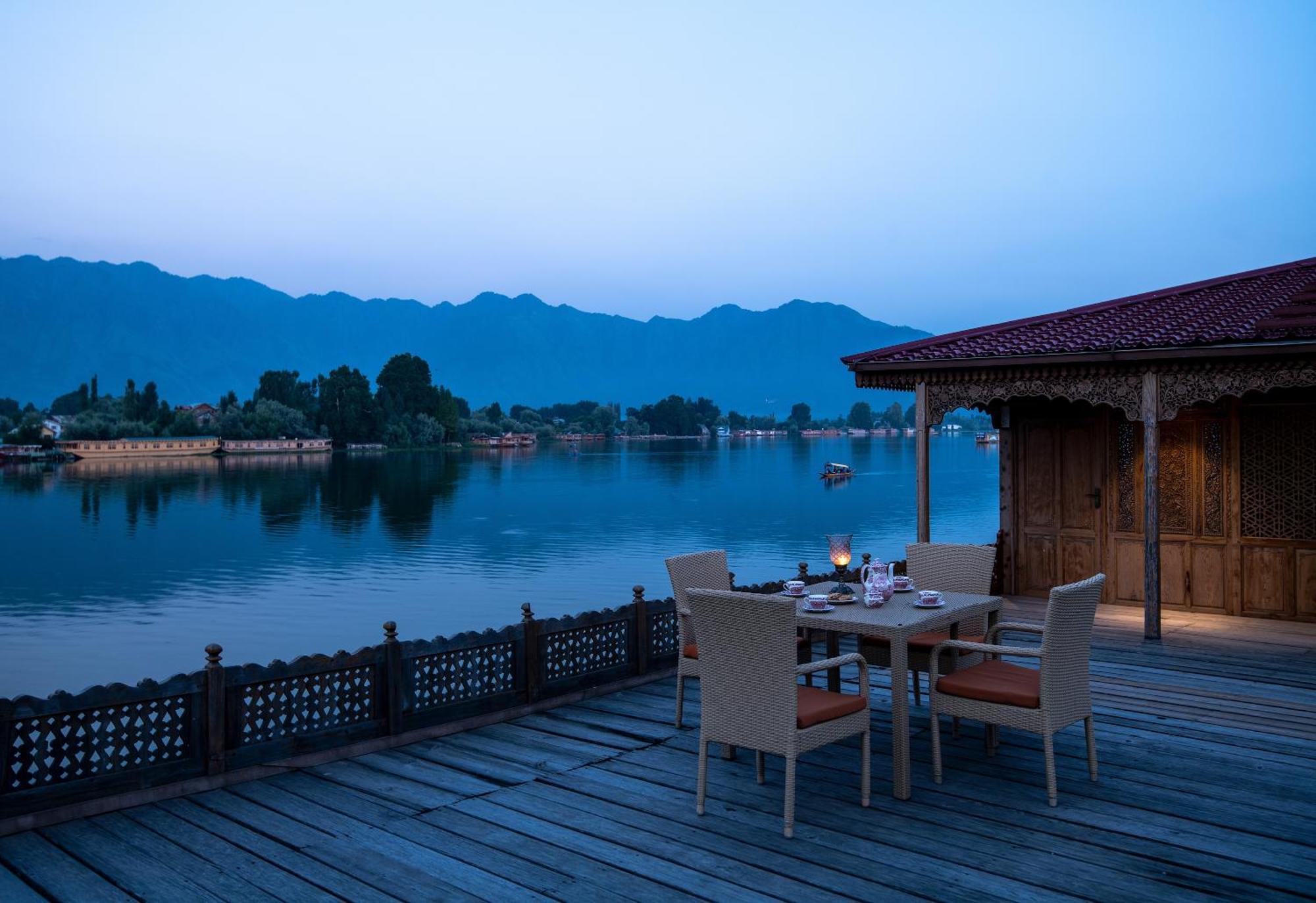 Hotel Mascot Houseboats Srīnagar Exterior foto
