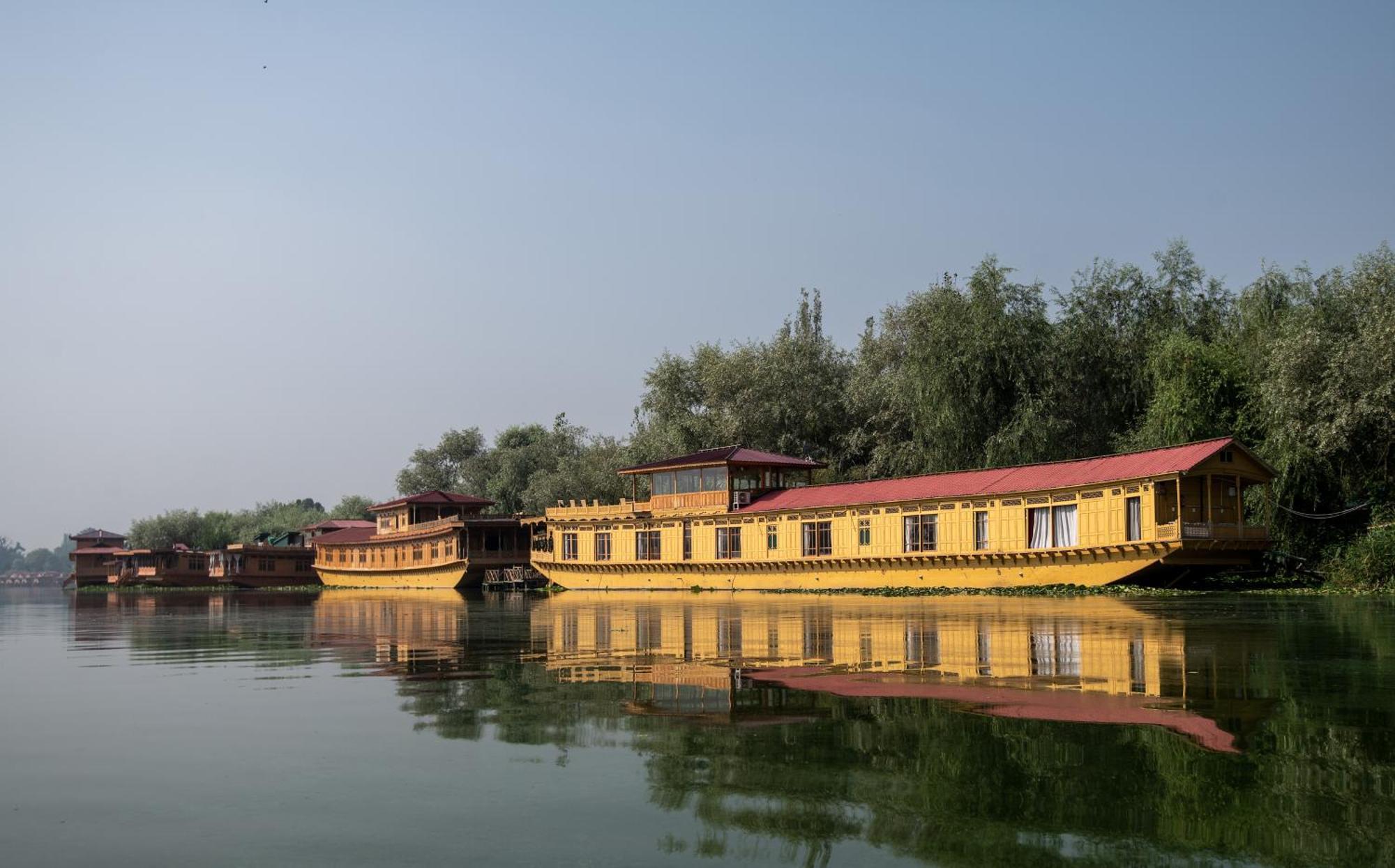 Hotel Mascot Houseboats Srīnagar Exterior foto